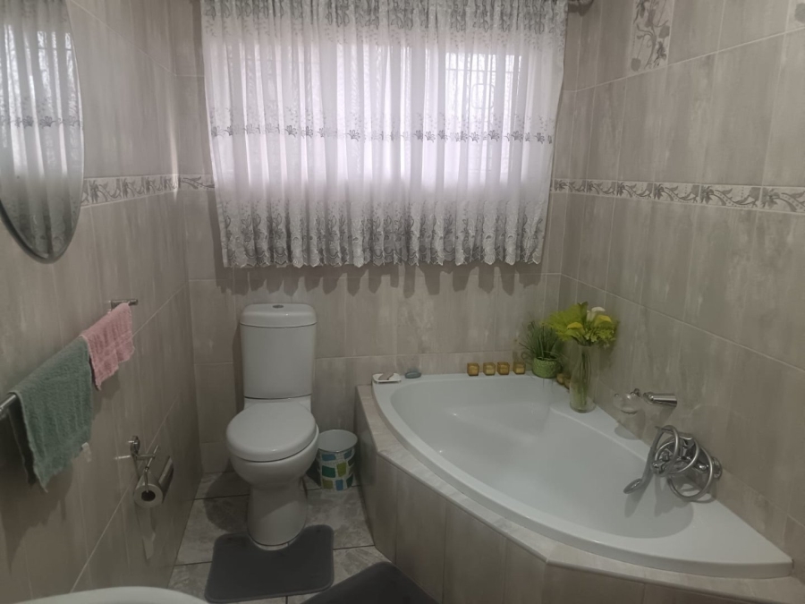 4 Bedroom Property for Sale in Monument Heights Northern Cape